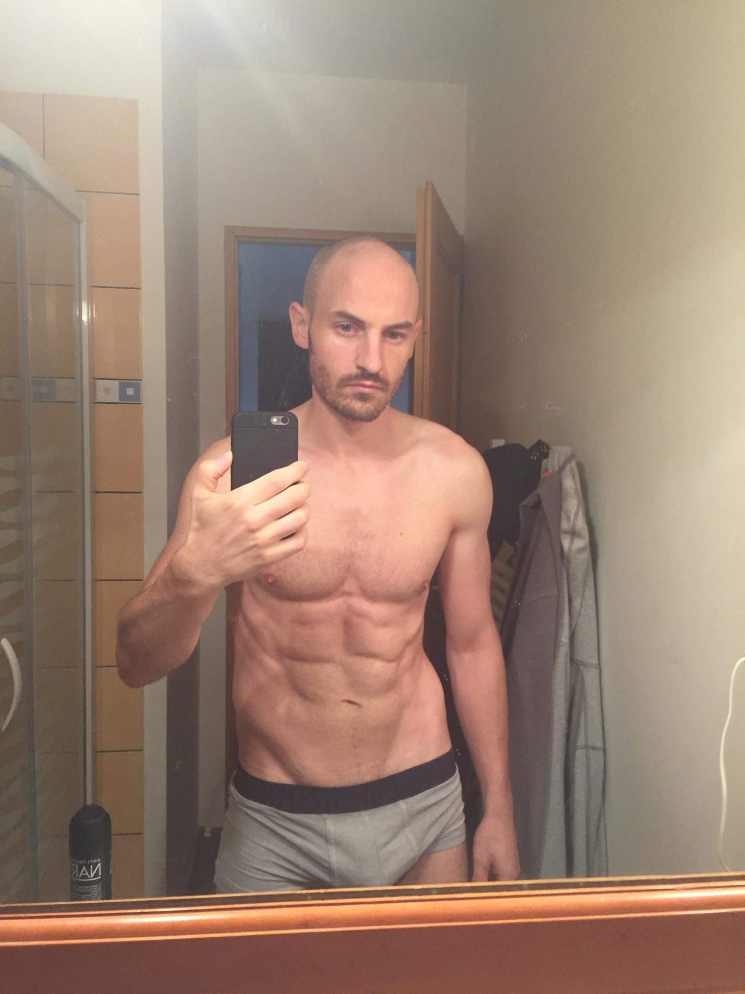 Martin après transformation sèche 78kg 11% masse grasse six-pack visible
