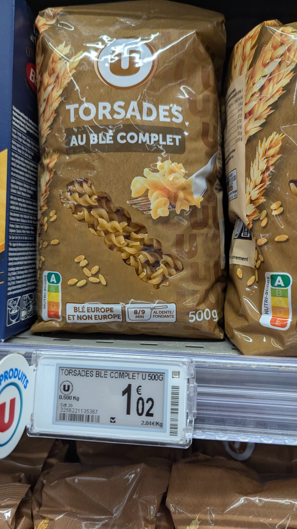 Pâtes complètes U torsades en rayon supermarché prix 1,02 euros